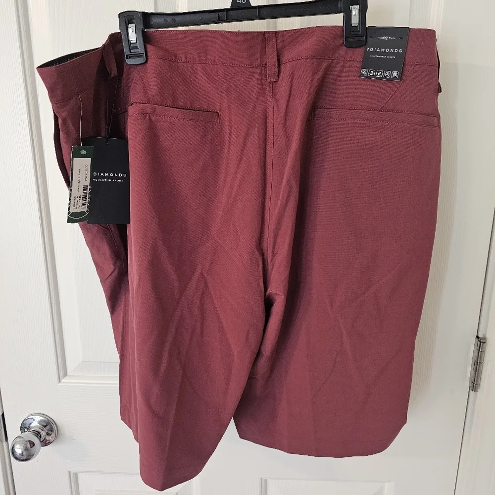 7 DIAMONDS 4 Waist Red Light Weight Momentum Performance Men's Shorts NWT - Picture 3 of 5